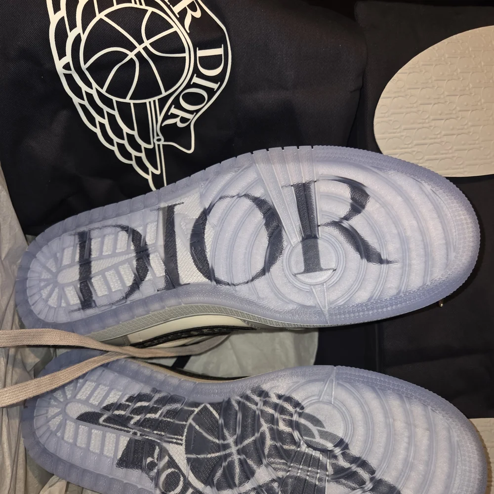 Jordan 1 Retro Low Dior Sneakers - Picture 3 of 7